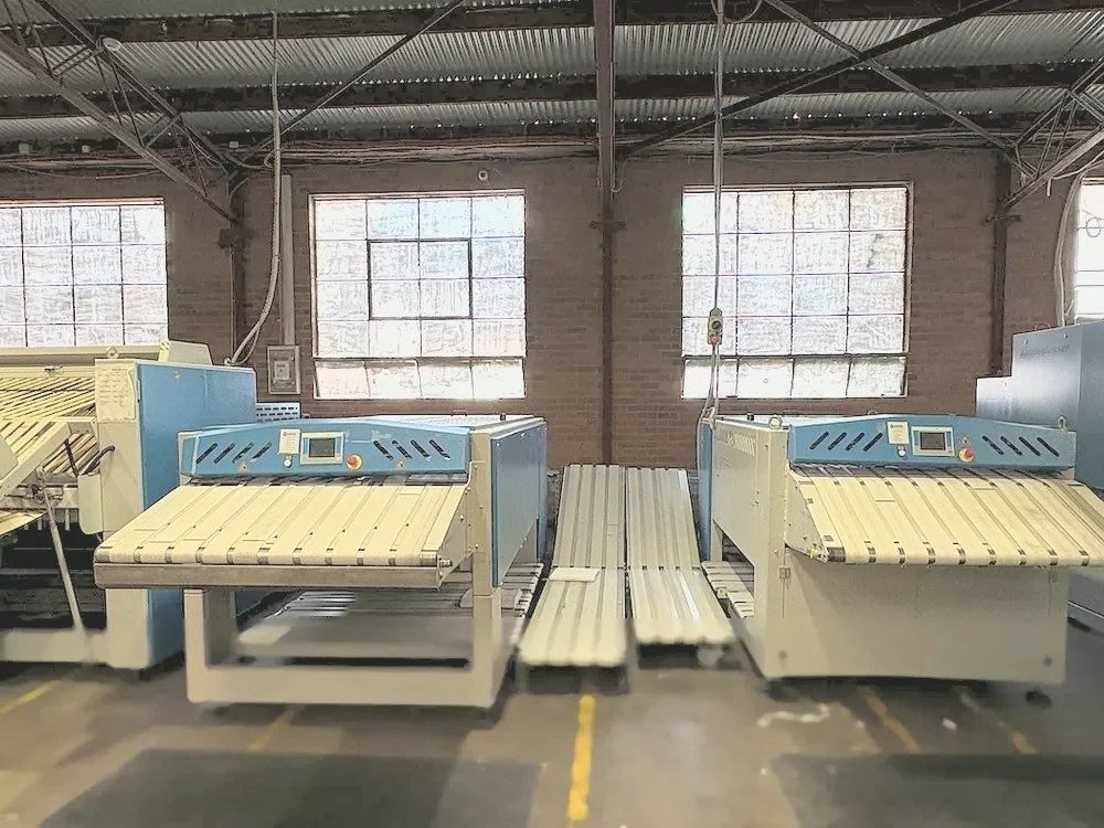 Feeding and folding machines at the eWASH laundry